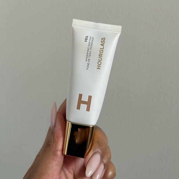 Hourglass Veil Hydrating Skin Tint Foundation - Picture 1 of 3